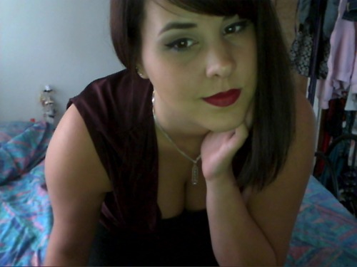 deadlycrayons:  i decided to stop being a total bum and showered/got dressed/put make up on.  