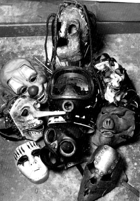  Nos usamos as máscaras, para gostarem da gente pela nossa musica, não pela aparência.  Corey Taylor  