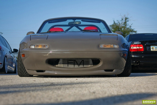 getamongst-it:  whenever I reblog 1st gen miatas I’m always like “oh herrroo”