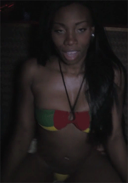 my-phatty-like-a-mattress:  LaStarya @ Work. Also, if you didn’t know already,