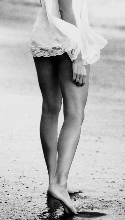 bellassweetembrace:  imagine them wrapped around you… bella ;-)