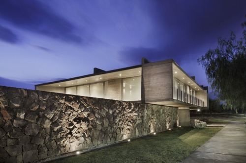 Sobrino House / a4estudio ArchictectureLocation: Mendoza, Argentina. 