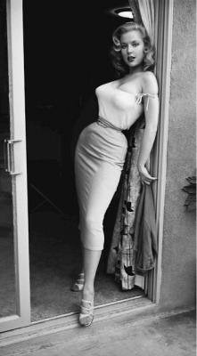 vintagegal:  Betty Brosmer 1950’s  Pffffffffff! 