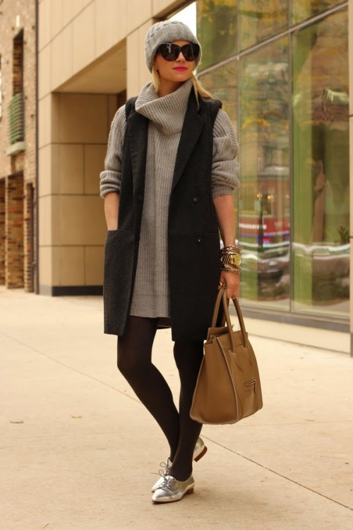 Grey wool coat and berret with black tights