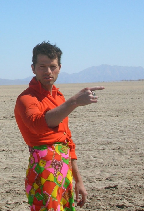 scarlet-takes-a-tumblr:Misha Collins, what are you doing?!