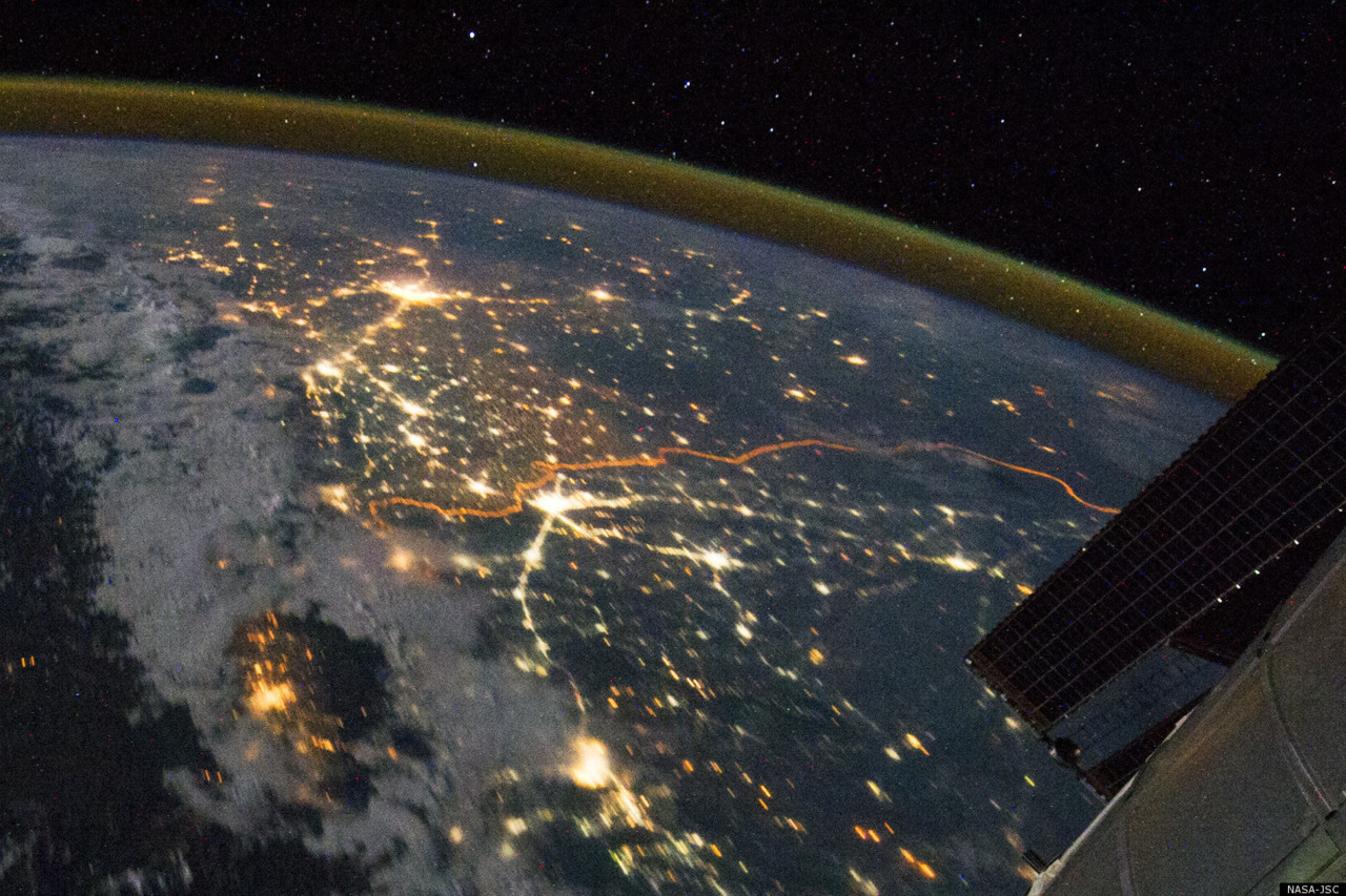 ink-not-bloodshed:  zwamboobs:  7aayaaat:  emperortab:  India-Pakistan border seen