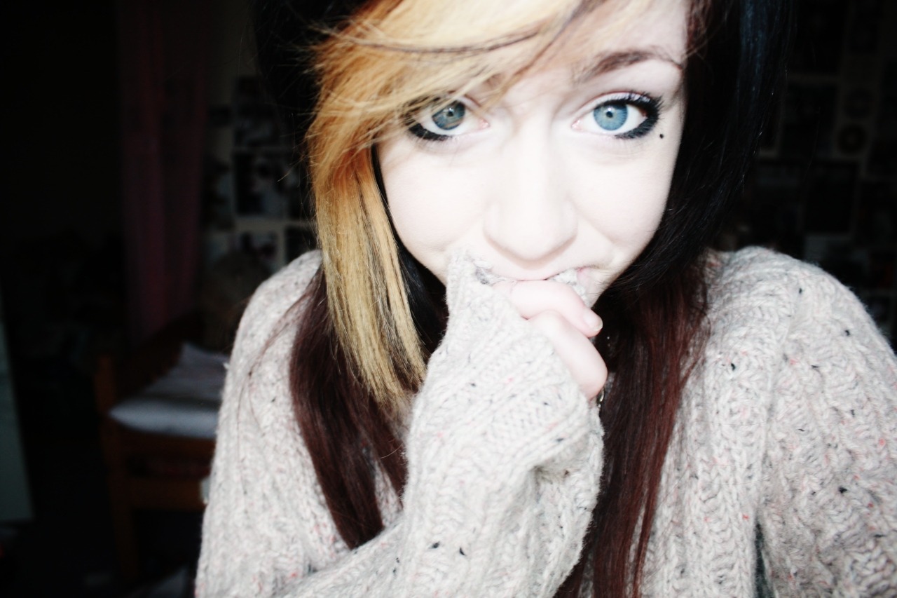 superfckingcutegirls:  submitted by: iftheskycollapses 