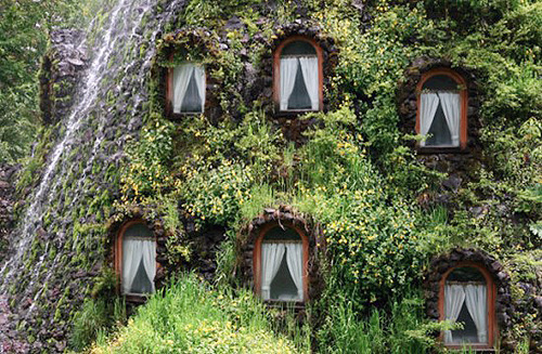 folve:  Magic Mountain Lodge in Chile.   so cool aaaa