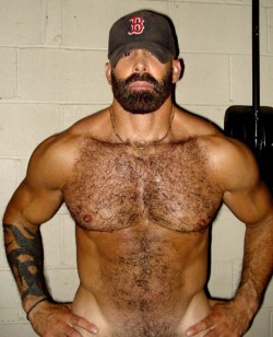 totofotoiml:  For a good time follow http://totofotoiml.tumblr.com HAIRY BEAST…… 