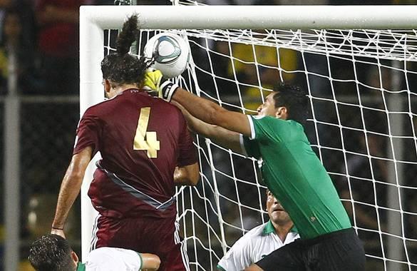  #Vinotinto   mentesubconsciente:  Momento del gol de Venezuela frente a Bolivia