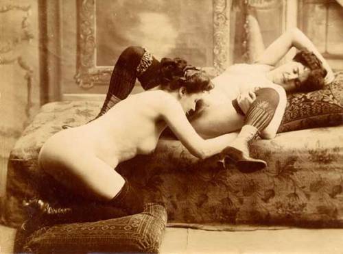 thosenaughtyvictorians:  om nom nom part adult photos