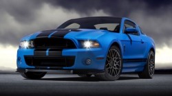 fuckyeahmustang:  2013 Shelby GT500 debuts with 650 horsepower and top speed of 200+ MPH  