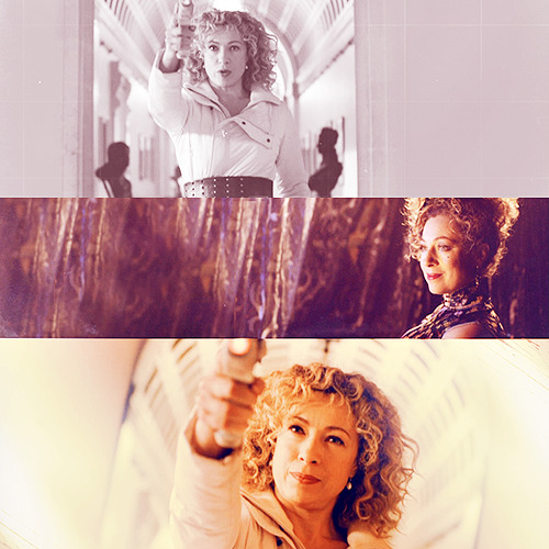 canyousonicme:   she wears her hair like it’s a crownshe sees straight through all his cool po