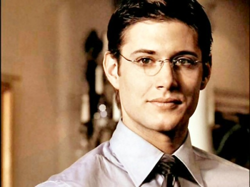 swackles:  18) smart glasses jensen  the fuck kind of ugly ass glasses are those?  rock the four eyes, Jensen!