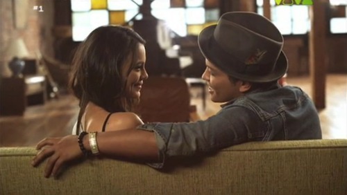 voce-parece-estar-aqui:  When i see your face, there is not a thing that i would