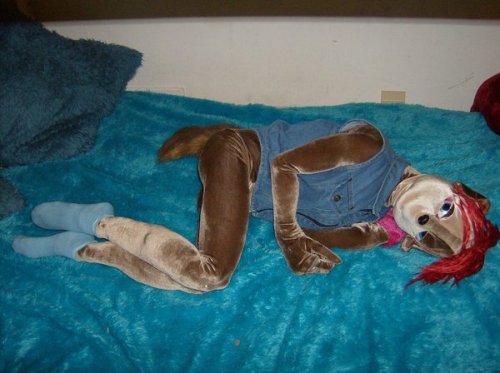rubbyrubbishbin:  bloggerserif:  rubbyrubbishbin:  lawlspy:  a-long-story-short:  otherbuttons:  a-long-story-short:  otherbuttons:  catbountry:  Are you creeped out yet?  What the fuck am I looking at?  Oh god it’s this isn’t it? Is this the guy