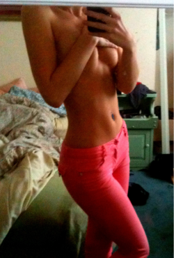 milkyfr3sh:  I’m wearing pink pants 