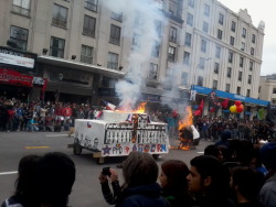 nocreativo:   Marcha conce 17-11-2011, quemamos