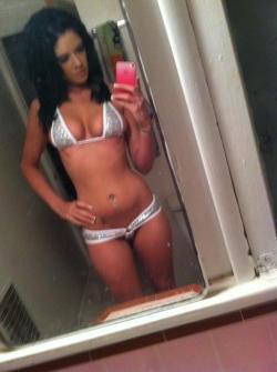 bathroommirrorshots:  @BrittneyBanxxx i’d