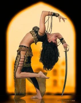 museudancadoventre:   Curiosidades: O nome correto dessa dança é Raks Sharki, que quer dizer dança oriental ou dança do oriente. Para a América, o nome danças oriental pode significar dança japonesa, chinesa, tailandesa, etc. Por isso, nos EUA