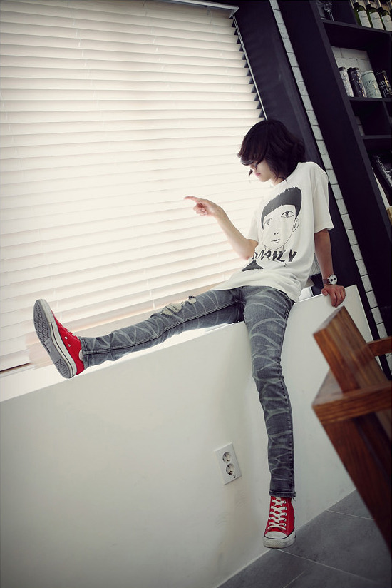 boy-with-yellow-shoes:  chucks and skinny jeans. its hard to beat. 