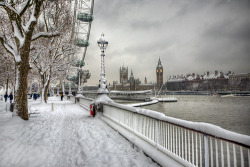 bluepueblo:  Snowstorm Aftermath, London,