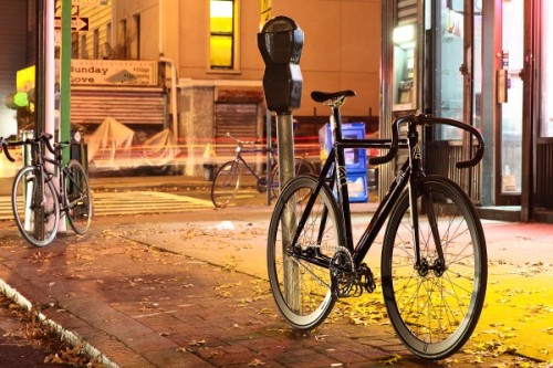 pandalovenet: FIXED GEAR GIRL TAIWAN: Prolly definitely supports the Kissena Velo Fund!