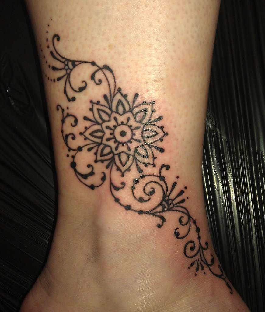 fuckyeahtattoos:  Tattoo by Dawn Grace who works at Tattoo Factory in Chicago. The