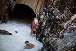 reblololo:   Dangerous work: “The Mine” in Guatemala City - The Big Picture - Boston.com A young man who goes by the name Paleta searches for metal in contaminated water by a tunnel where the water from sewage converges with storm water runoff. (Rodrigo