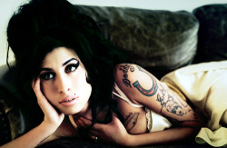 q-u-a-n-d-o:  Há uma diferença entre o que você quer, e o que é bom pra você. - Amy Winehouse 