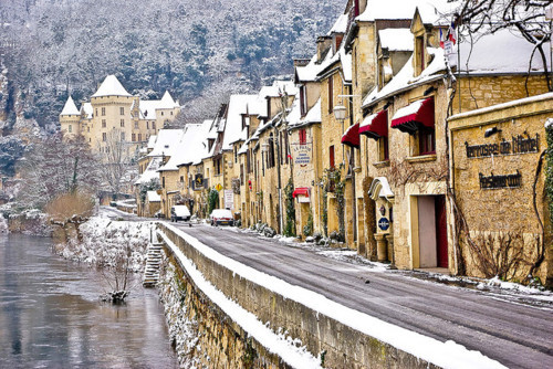 bluepueblo:  Mountain Snow, Aquitaine, France photo via shespretty 