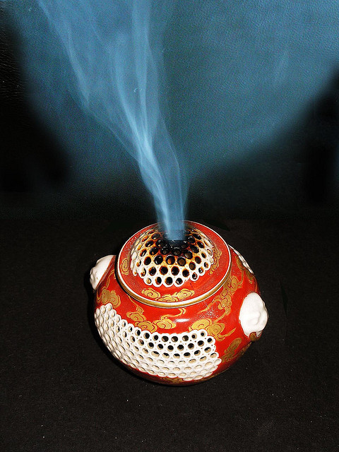 lucy-fur:  thebeginnerwitch:  Chinese incense burner by gdraskoy on Flickr.  ahh