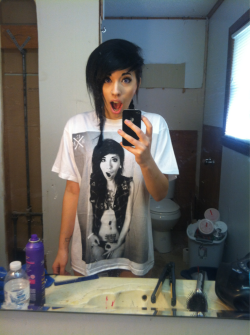 hrryz:  mishapenmagic:  AHHHHHHHH  im buying this t-shirt cause…well..look at her 