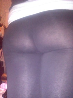 get-r0ugh:  It ain’t easy to take pictures of your own tush. 