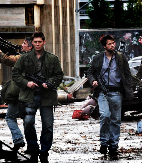 mcgregify-the-universe:destielcanoninmymind:So apparently 2014!Dean and 2014!Cas liked to share clot