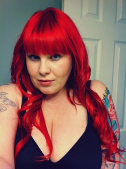 fayedaniels:  wilmadanger:  My hair looked damn good last night ;)  I love this hair. Those boobs and this little lady.