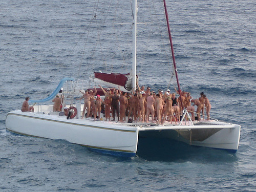 nudeexercise: Nude Sailing Quite a crowd.