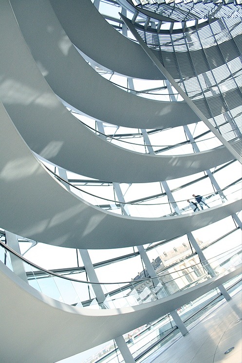 fiore-rosso:  .reichstag, berlin.   A może i dobrze, że stary spalili&hellip;
