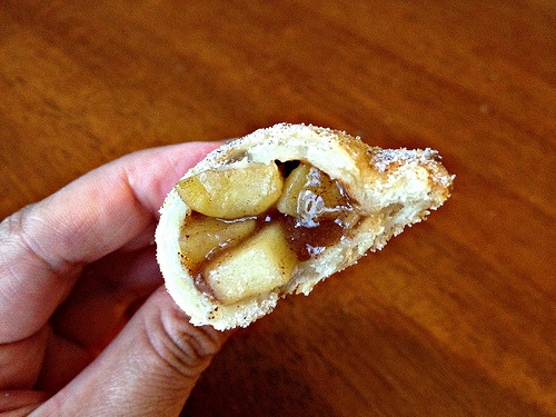 foodwhore:  Deep Fried Apple Pies 