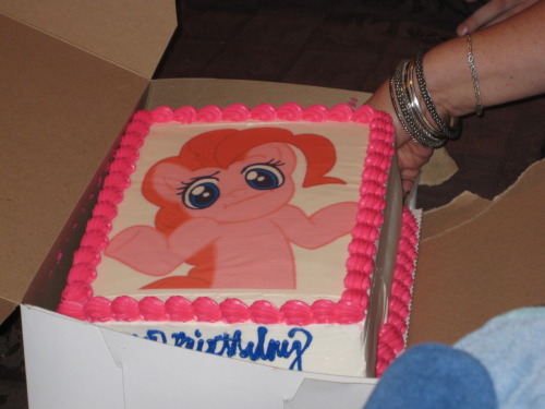 steveholtvstheuniverse:  Did I ever show you guys my birthday cake? It was an awesome birthday cake. 