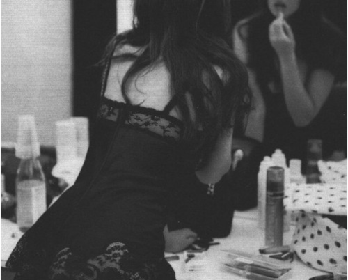 ladieslovesexx:  I wonder who she’s getting ready for. Wish we could see what the