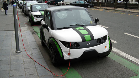 Charging electric cars in New Jersey about to get easier
New Jersey signed a pledge with 9 other states and D.C. to create a network of charging stations so drivers can travel the eastern seaboard.