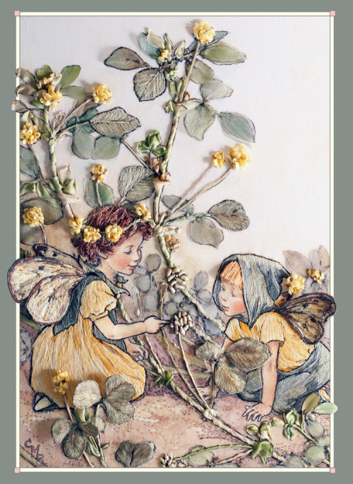 Black Medick Fairy - Cicely Mary Barker (1948) Aus dem Buch: Flower Fairies in Ribbon Embroidery &am