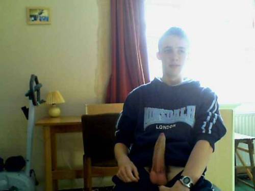 ladsintrackies:  Cute young scally with his dick out