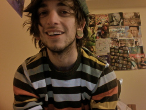 the-goblinking:  jamisonjurassic:  stoned on tumblah  lolol this randomly just got like 35 notes in 5 minutes? wut. 