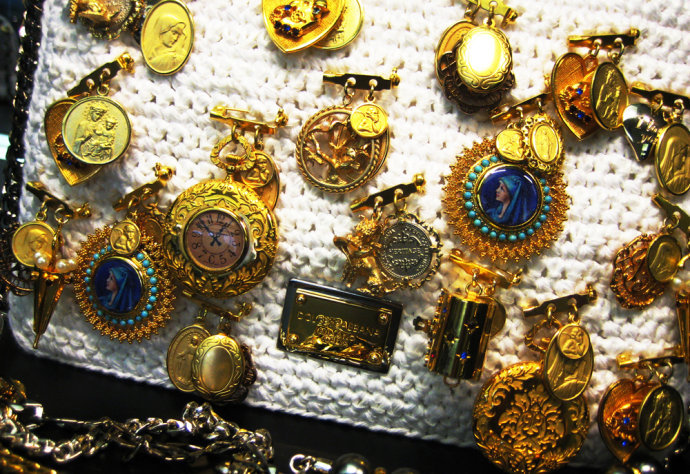 ourcreativecollective:  Gold 