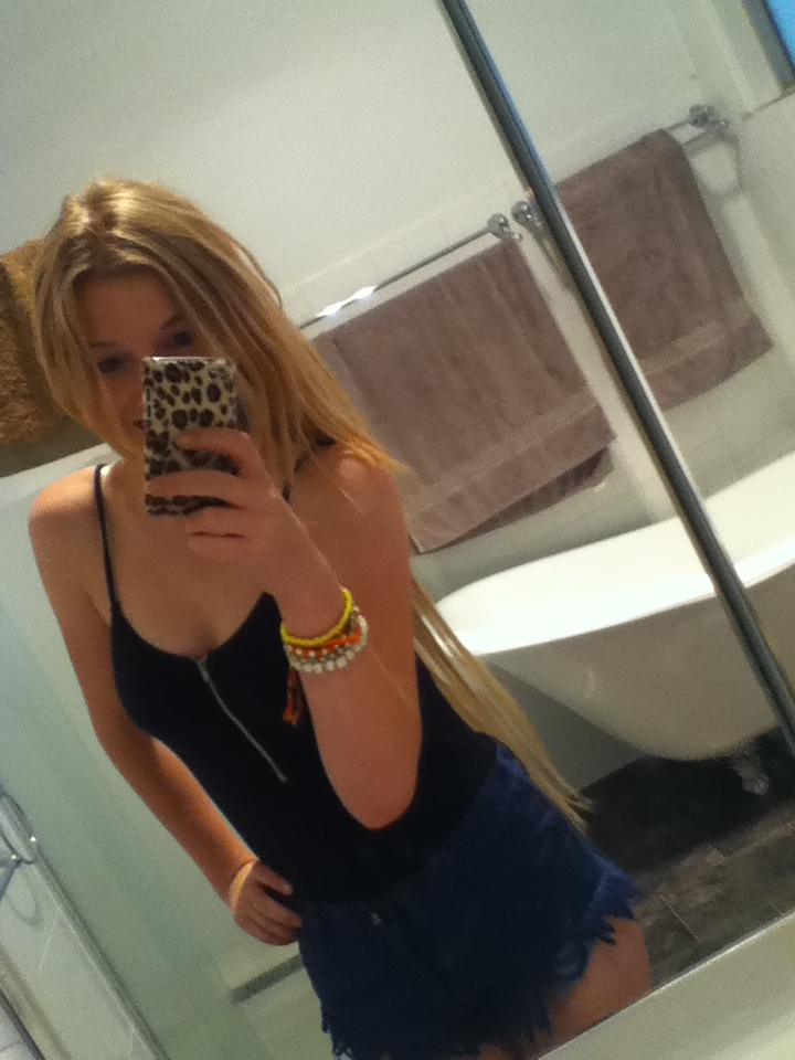 tanned-vans:  click here if your a girl. 