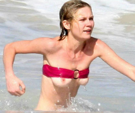 Bikini oop nip slip at beach