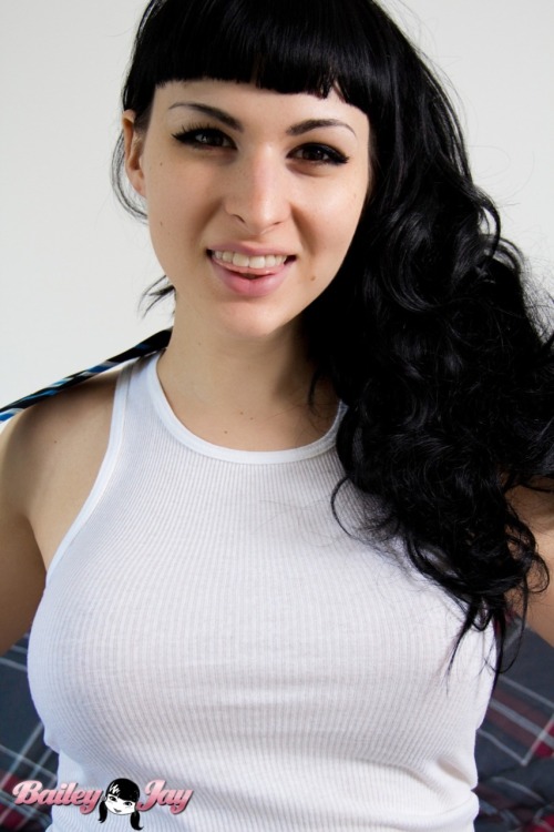 bailey-jay:  kind of want to lick your face -.-    Muchos kisses to this girl!!