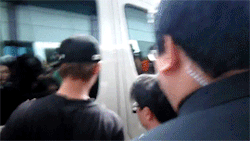 pedonoonalovesyou:  1000noteskpop:  iamsocoolness:  iamsocoolness-blog: Seungho getting into the wrong car (SHINee’s car). You cute embarrassed bby.  SHINee’s reaction.   LOLOLOLOL  Jongkey have their bitch faces out. They are not impressed. 